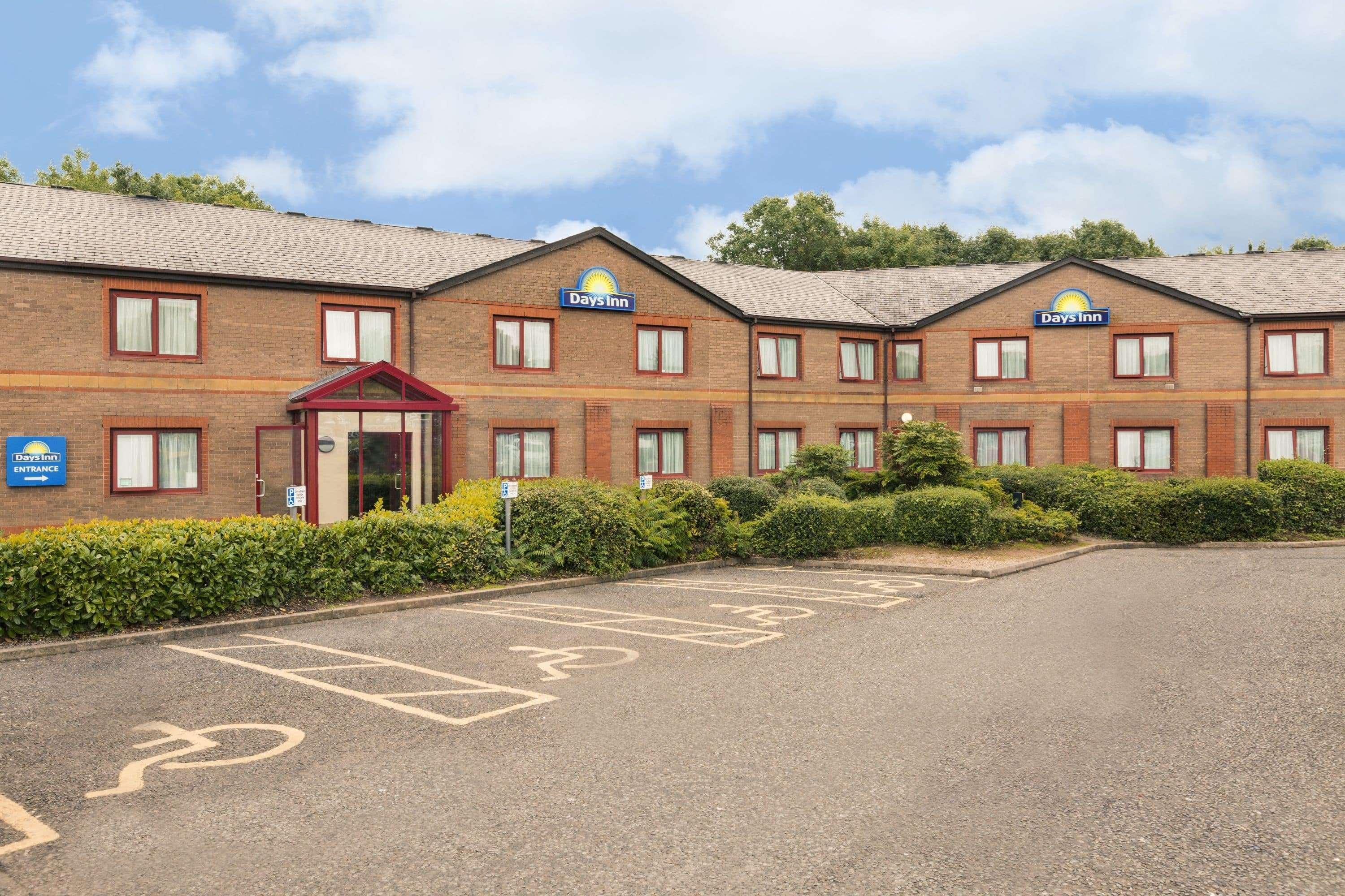 Days Inn Magor with Undy Extérieur photo
