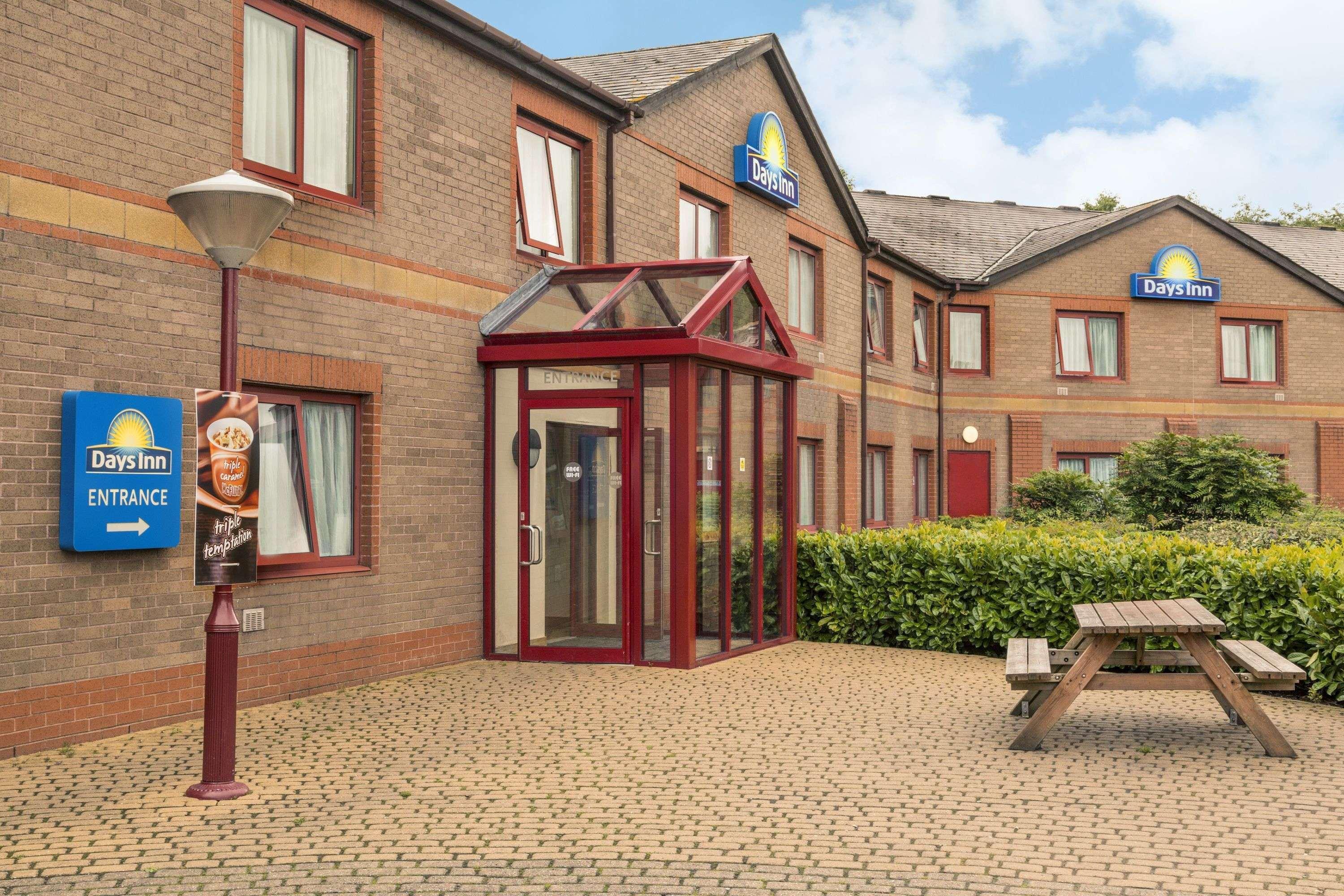 Days Inn Magor with Undy Extérieur photo