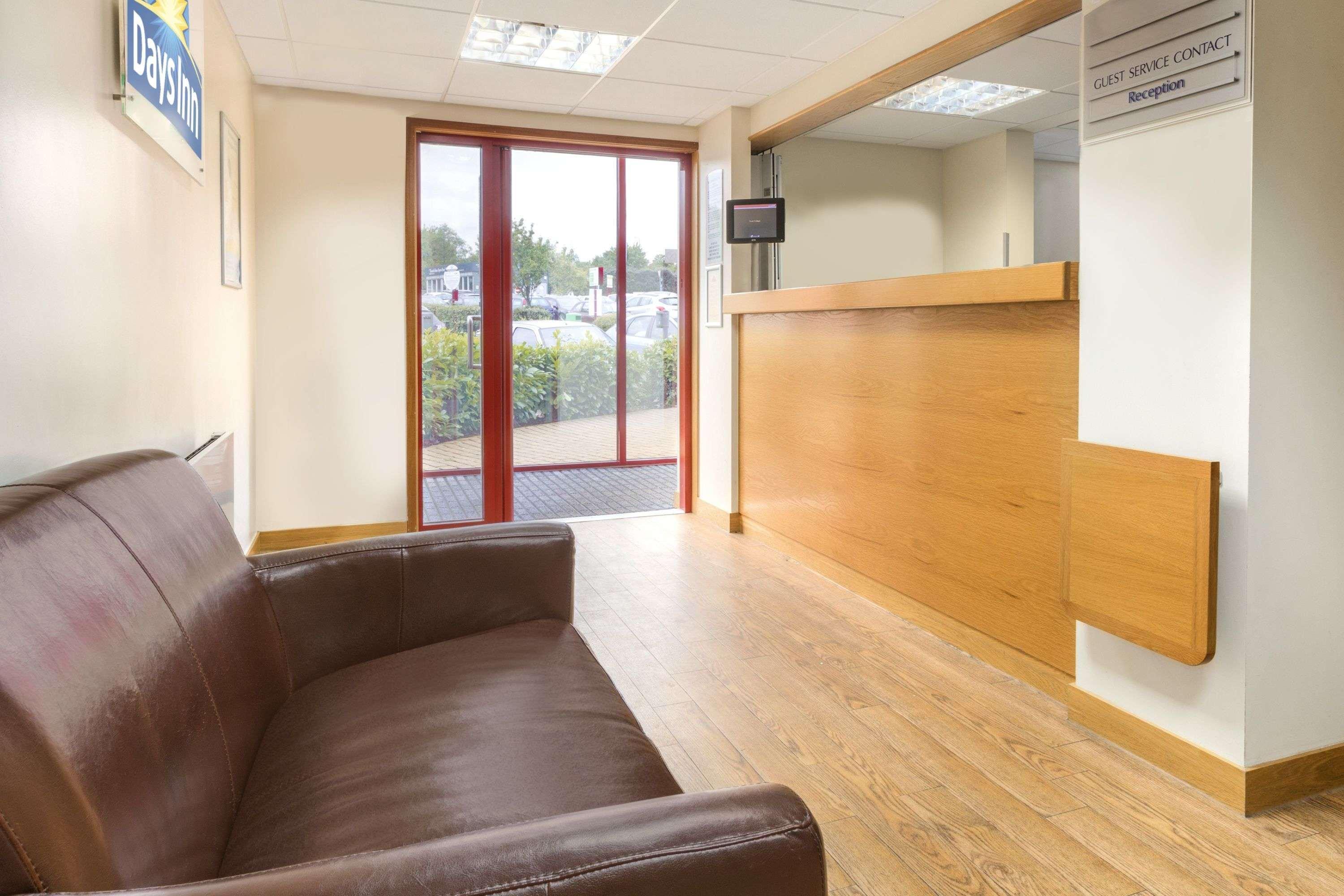 Days Inn Magor with Undy Extérieur photo