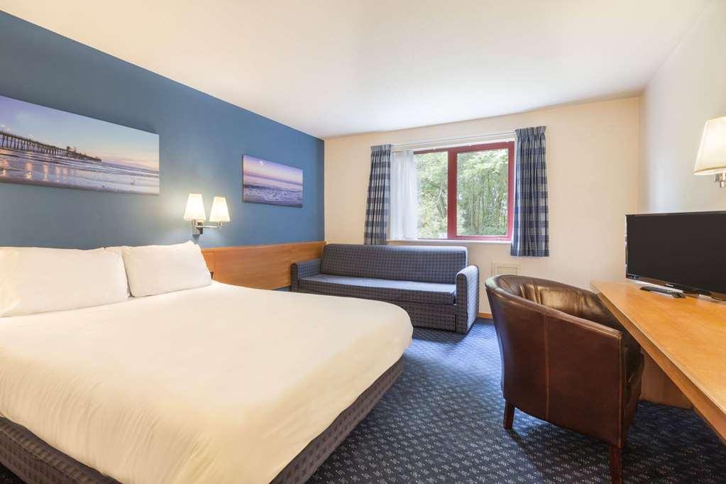 Days Inn Magor with Undy Chambre photo