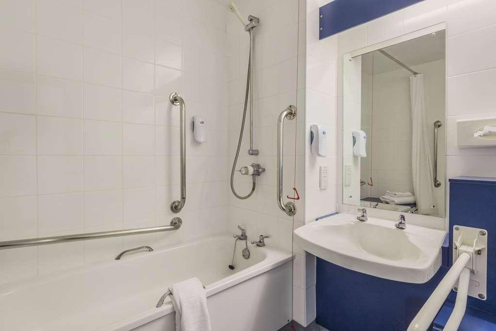 Days Inn Magor with Undy Chambre photo