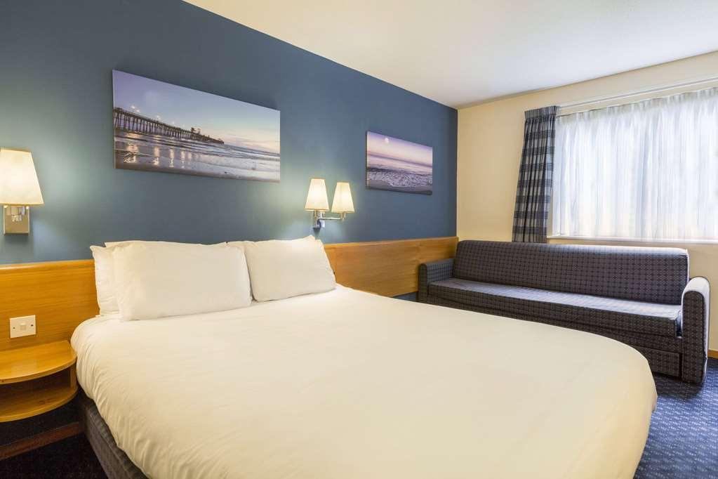 Days Inn Magor with Undy Chambre photo