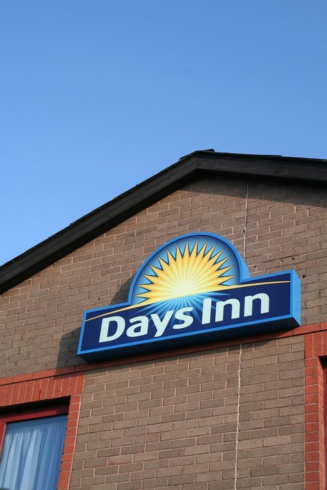 Days Inn Magor with Undy Extérieur photo
