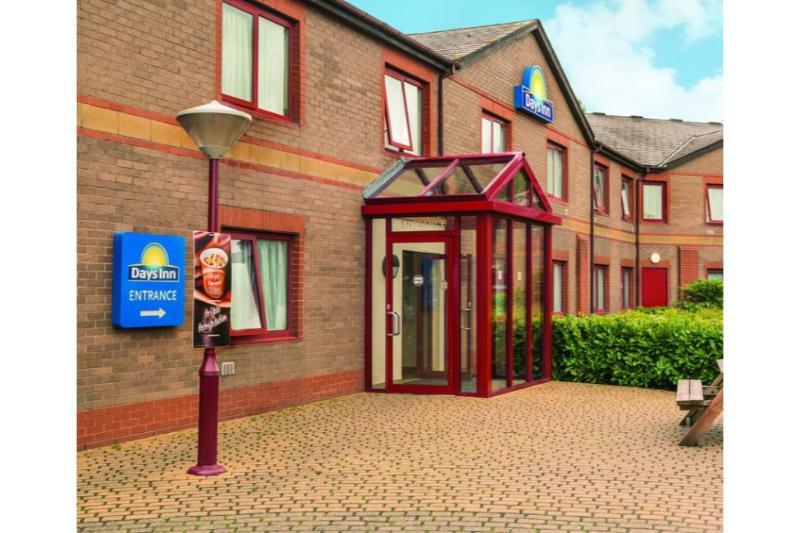 Days Inn Magor with Undy Extérieur photo